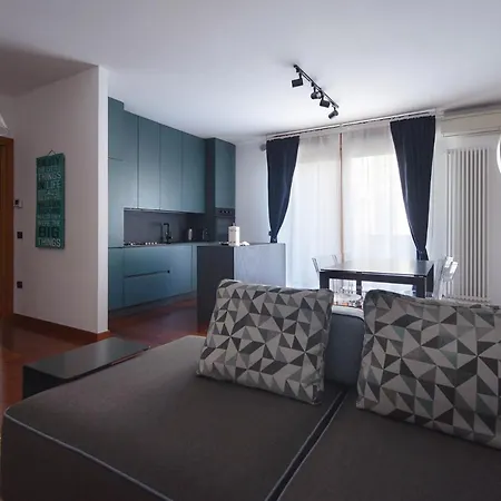 Welc-om Business Luxury Terrace Апартаменты *